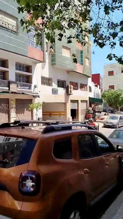 كراج  للبيع بالشارع الرئيسي