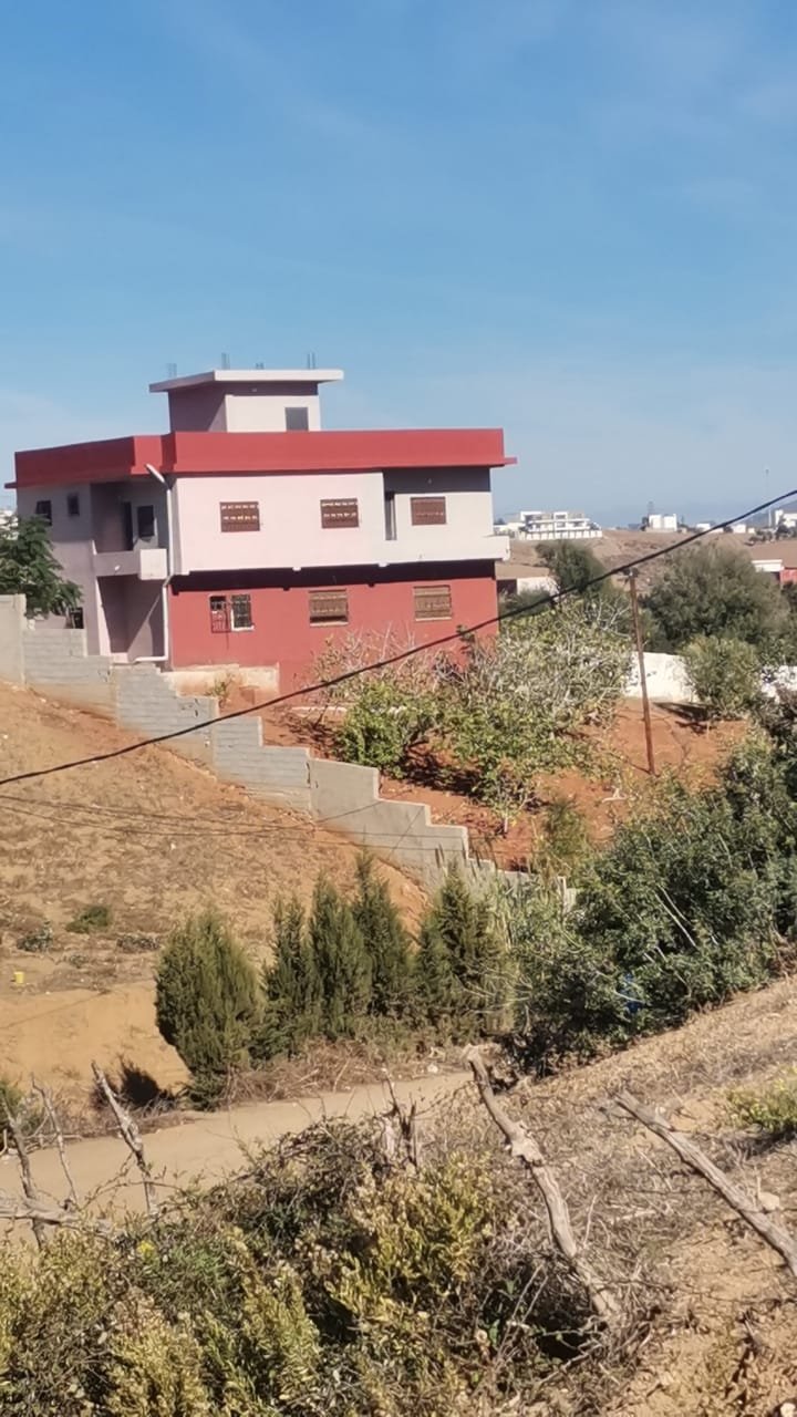 أرض 177 متر بحي الكودية