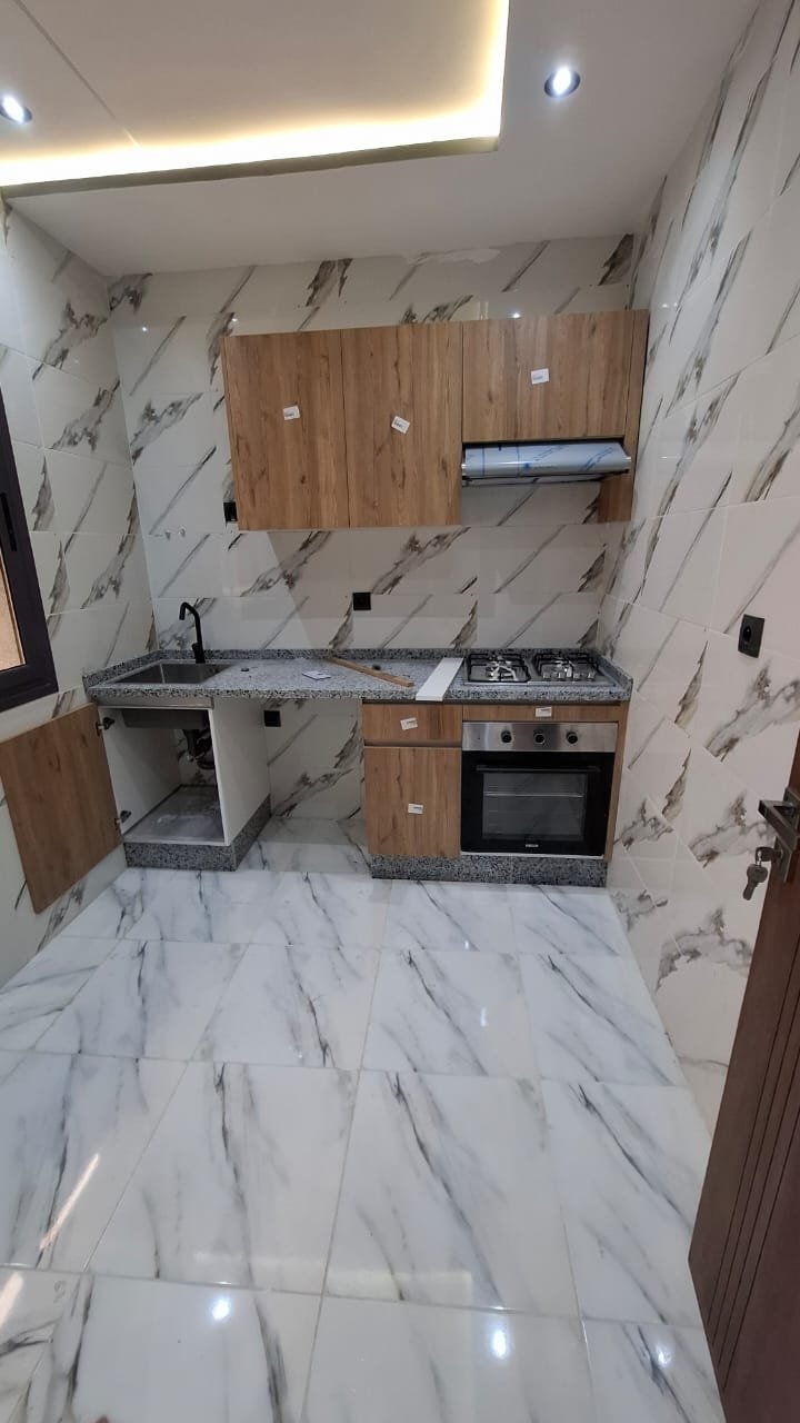 شقة لليبع بقرب مرجان